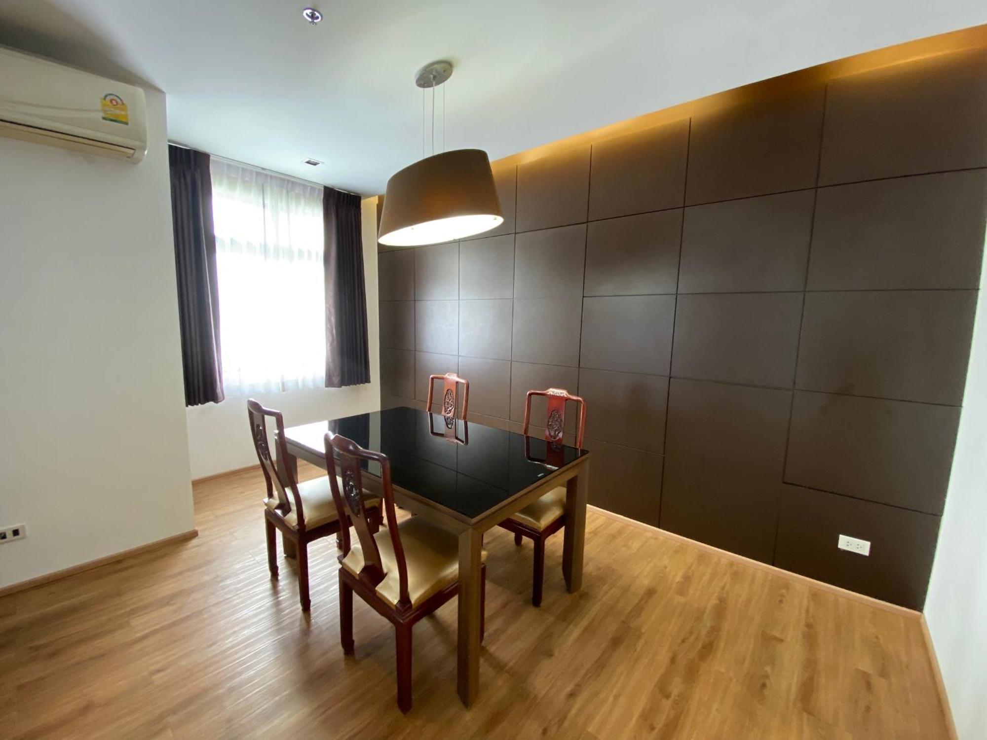 Nantiruj Tower: Serviced Apartments in Sukhumvit Soi 8 Bangkok Exterior photo