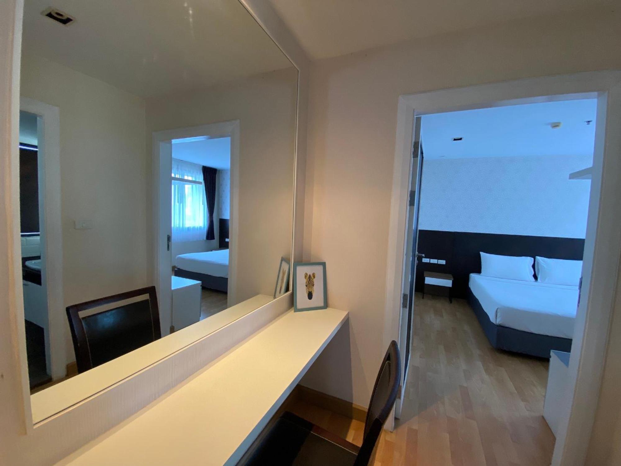 Nantiruj Tower: Serviced Apartments in Sukhumvit Soi 8 Bangkok Exterior photo